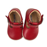 Chaussons pour bébé de couleur rouge souples et confortables, idéal pour le quotidien, avec velcro sous boucle décorative. 