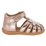 Sandale couleur cuivre pour fille avec une fleur blanche idéal pour l'été 