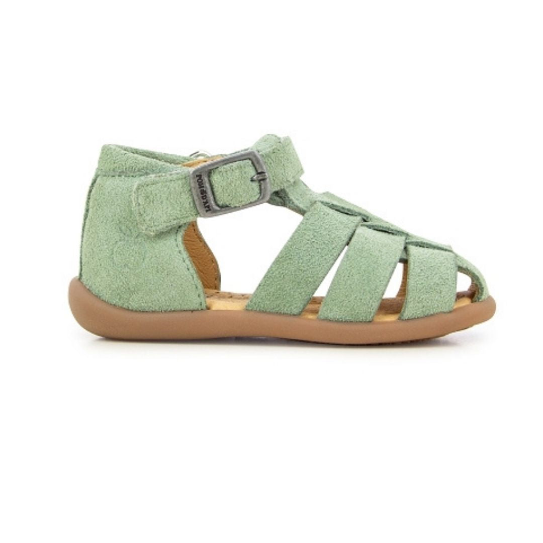 Sandale en cuir pour bébé dans un beau vert, avec attache velcro sous la boucle 
