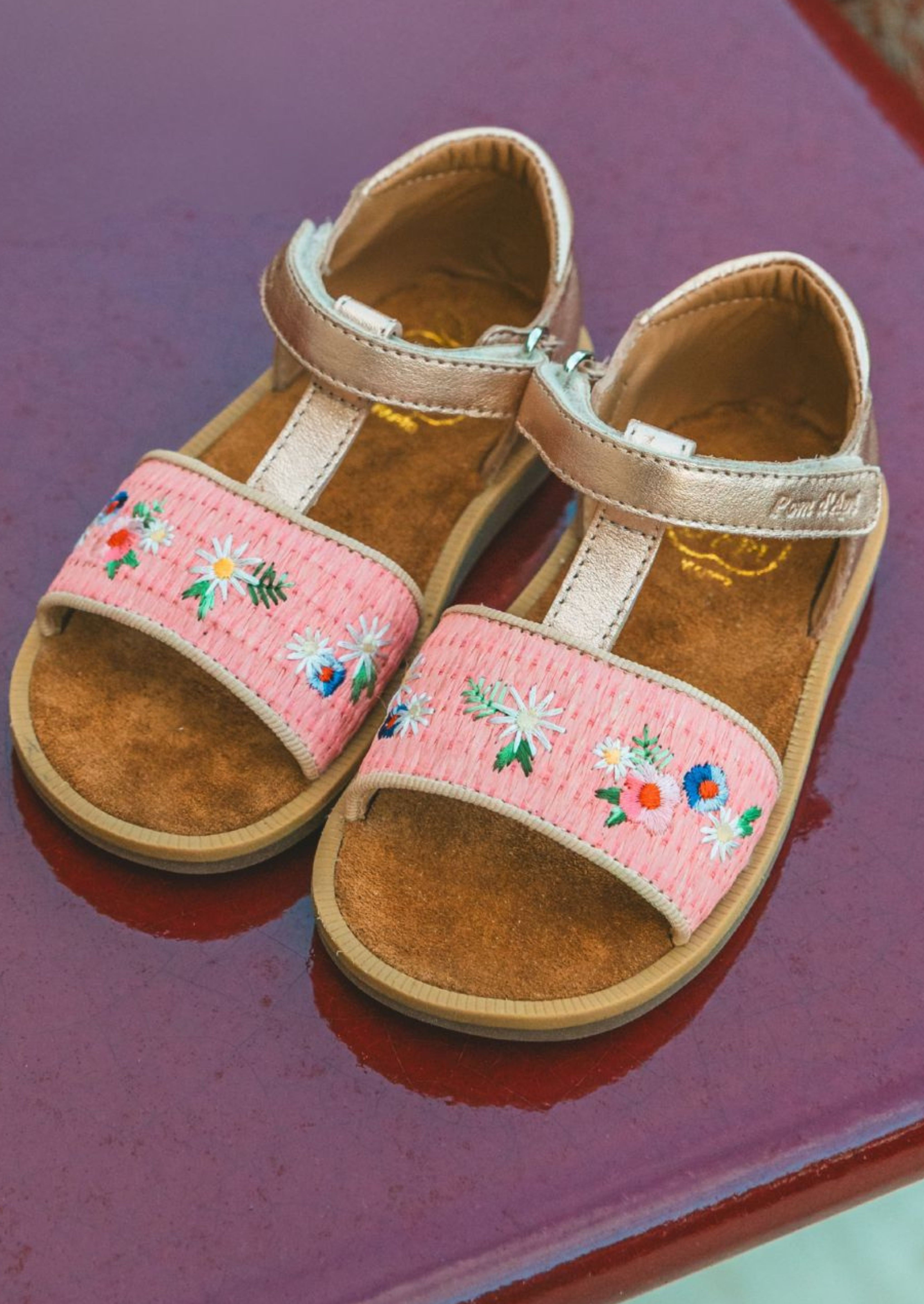 Sandale pour bébé, super confortable, souple , facile à mettre velcro