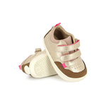 Chaussure barefoot pour enfant dorée, brun et rose avec deux velcros, facile à mettre, confortable. 