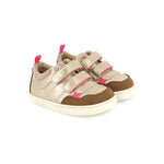 Soulier confortable pour enfant, avec deux velcros, dorée avec une touche de rose, style barefoot. 