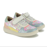 Chaussures pour fille aux couleurs pastel (bleu, jaune, rose) et motifs brillants multicolores
