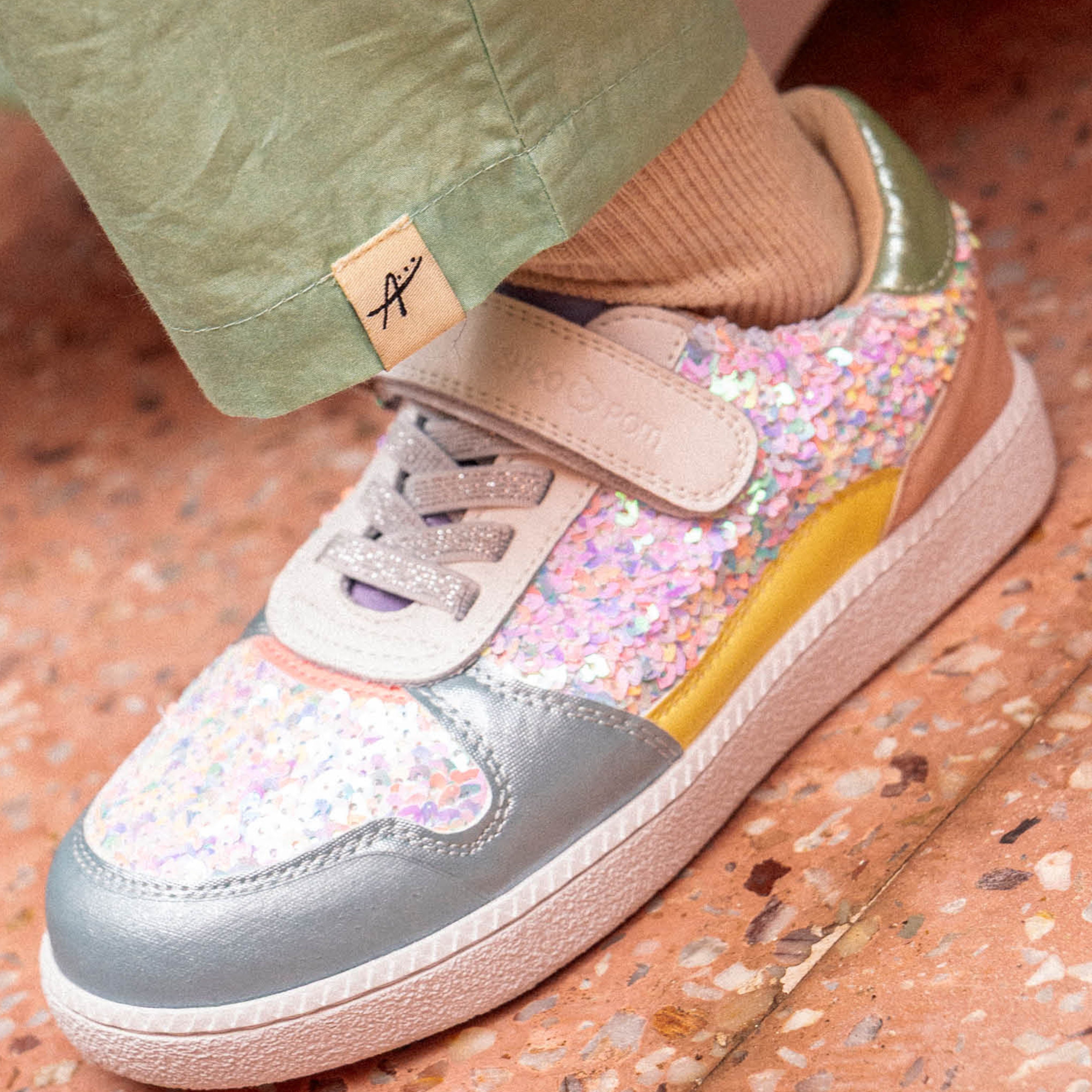 Shoo Pom basket avec brillant pour fille, avec velcro facile à mettre