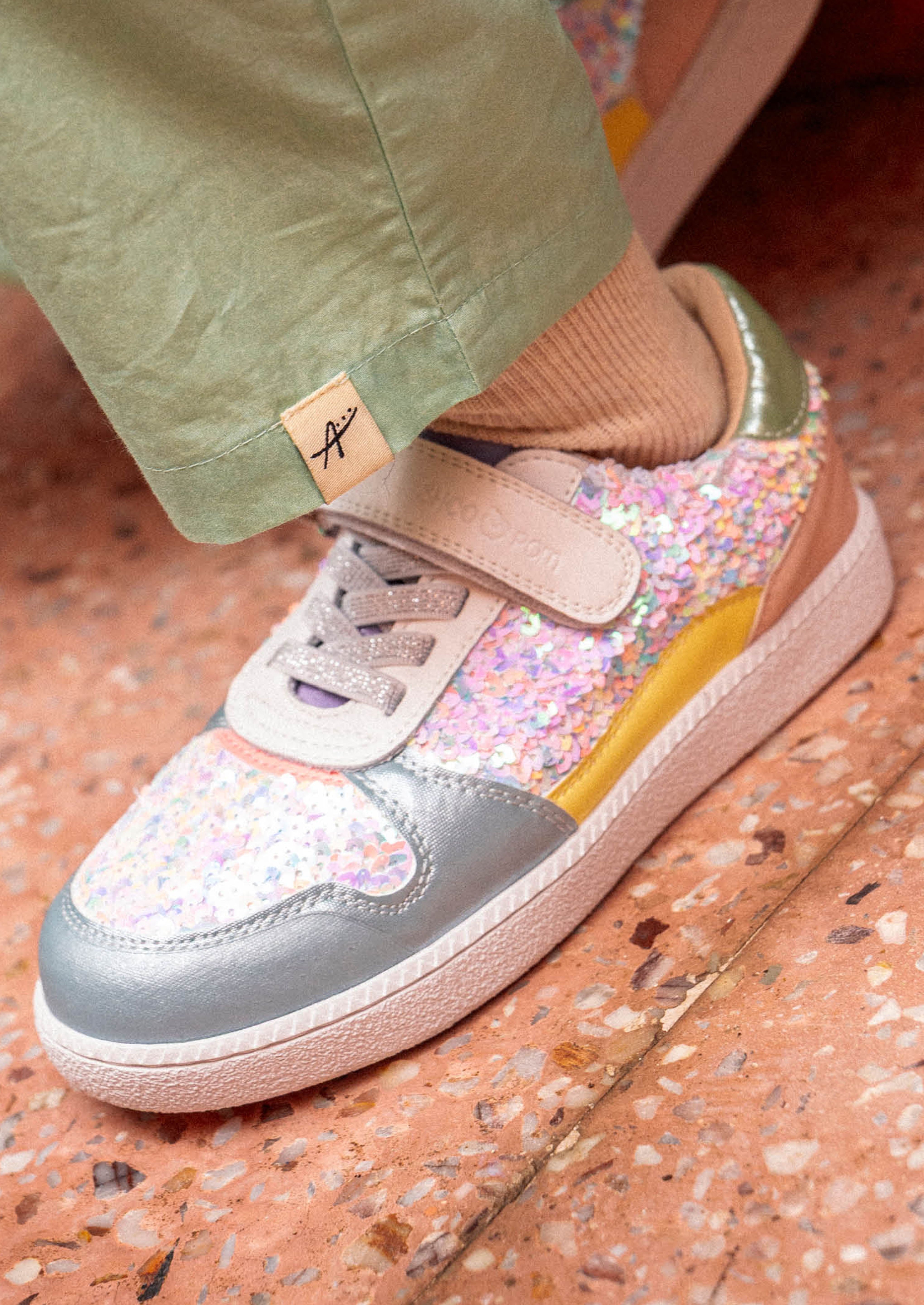 Shoo Pom basket avec brillant pour fille, avec velcro facile à mettre