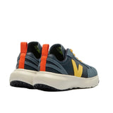 Chaussure de sport Veja  pour enfant, bleu et jaune, de type slip-on, avec un bon soutien. Touche orange à l'arrière. 