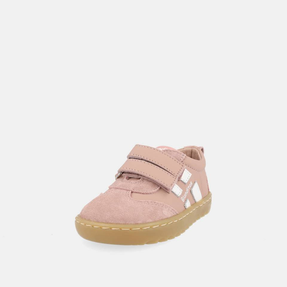 chaussure rose avec bandes blanches, inscription Blanditos sur le côté et semelle épaisse brune