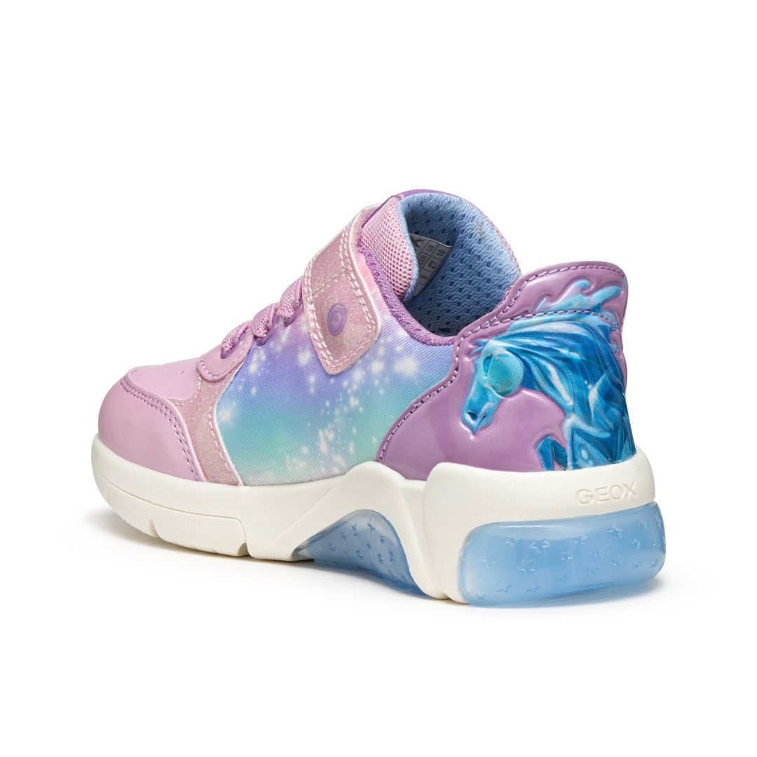 Basket lumineuse Geox rose et bleu à l’effigie de La Reine des Neiges, avec fermeture velcro.