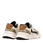 Espadrille Geox pour enfant ave cun motif discret léopard à l'arrière, parfait pour tous les jours.