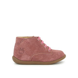 Bottine pour bébés Pom d'Api en cuir nubuck bleu jeans avec des lacets élastiques.