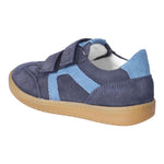 Sneaker pour enfant Ricosta en suède bleu foncé et océan avec des attaches velcros.