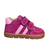 Chaussure rose fuchsia avec deux bandes roses claire sur le côté et double velcro