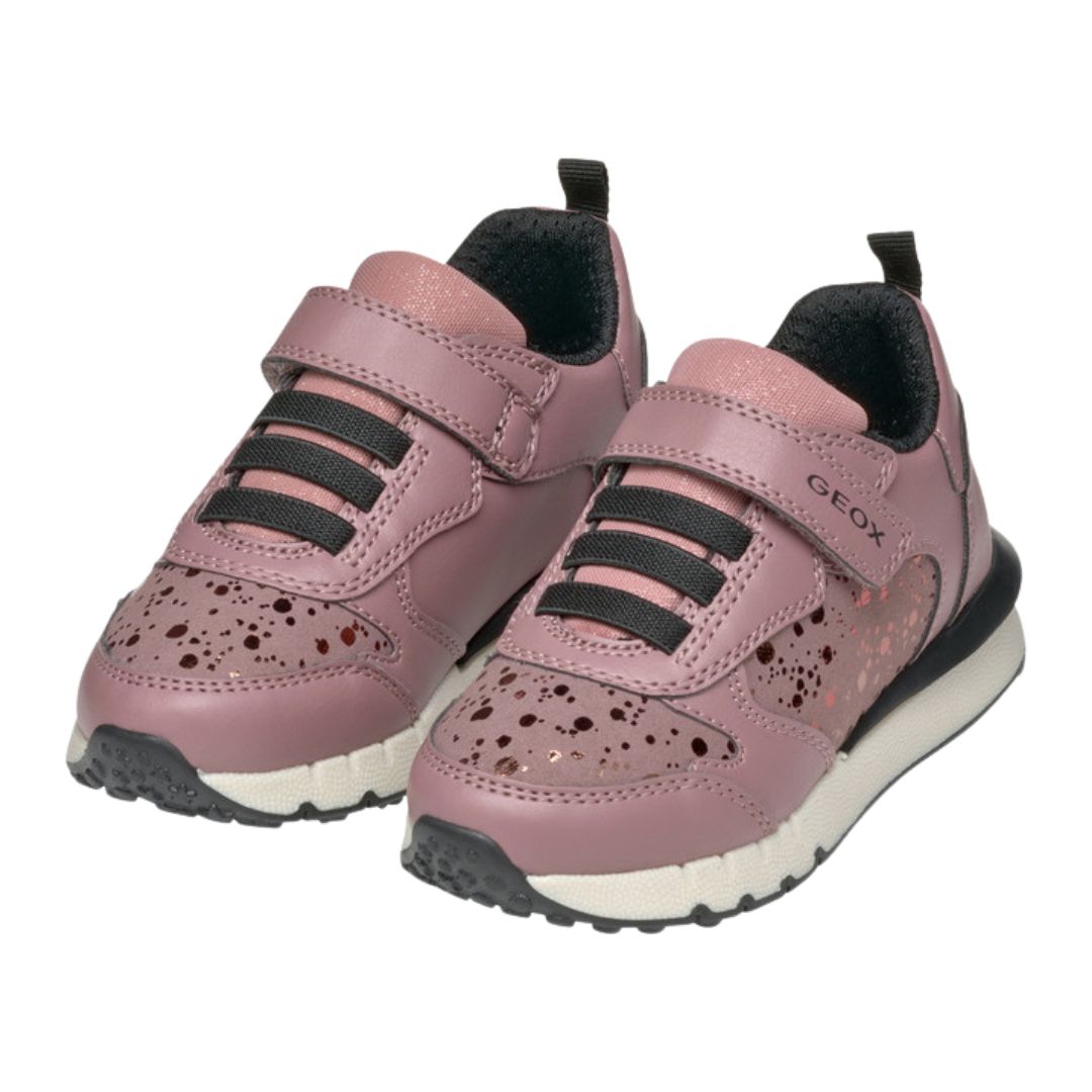 chaussure rose avec une touche de brillants, semelle blanche et fermeture à velcro.

