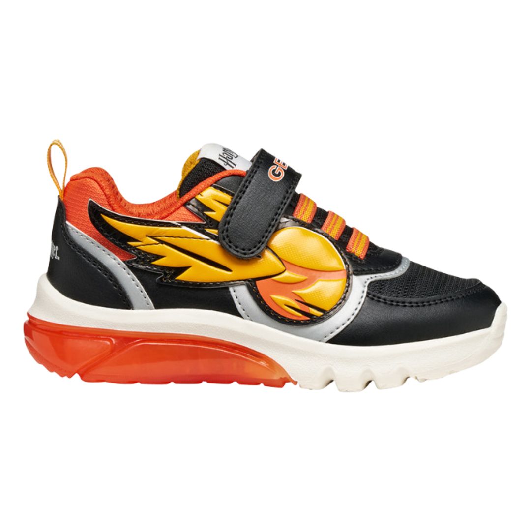 chaussure enfant noire et orange à l’effigie de Harry Potter, avec lumières qui s’allument en marchant.