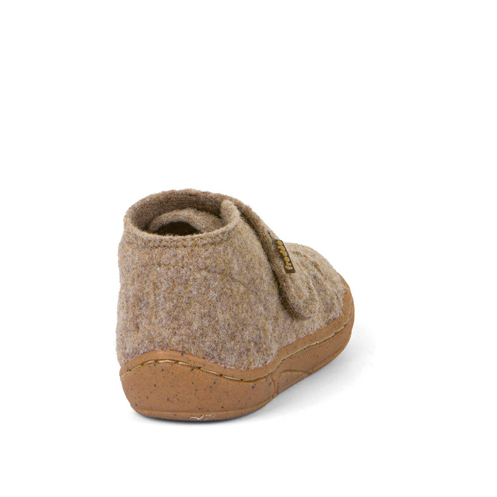 Chausson bébé premiers pas Froddo en laine beige, avec semelle souple antidérapante, bout renforcé et fermeture velcro.