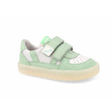 Chaussures confortables avec double sangles ajustables de couleur verte  et faciles à porter
