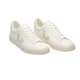 Sneakers Veja adulte, modèle Campo. Avec lacets, de couleur blanc et sable. 