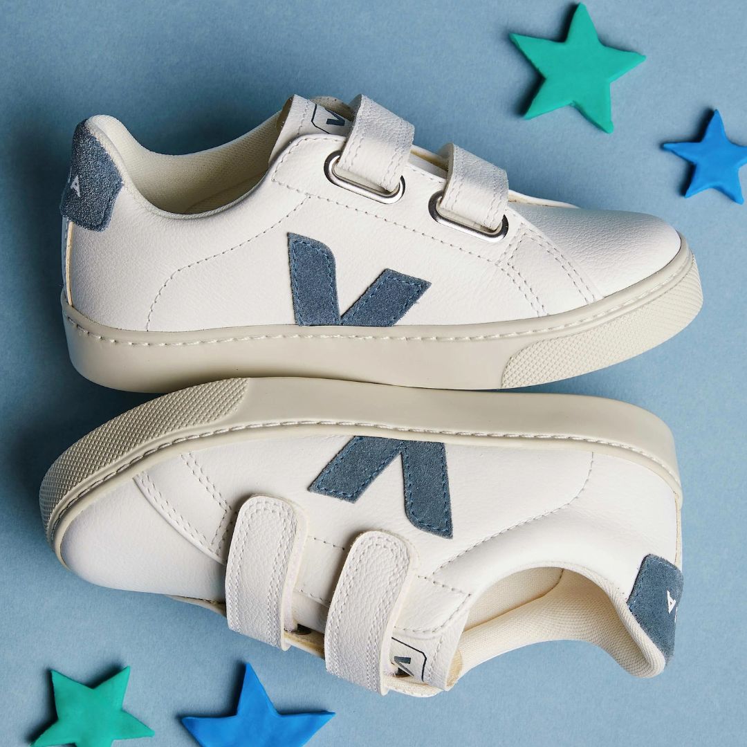 Baskets Veja pour enfant minimaliste 