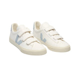 Chaussure Veja blanc avec V bleu clair, à trois velcro. 