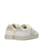 Chaussure de la marque Veja super confortable, offrant un bon soutient, V blanc et chaussure blanche, confortable, avec deux velcro ajustable