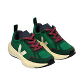 Espadrilles Veja pour enfant de style slip-on, dans un beau vert et végane. 