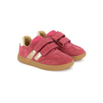 Chaussure pour en enfant, rose avec lignes dorées sur le côté, parfait pour tous les jours, avec deux velcros. 