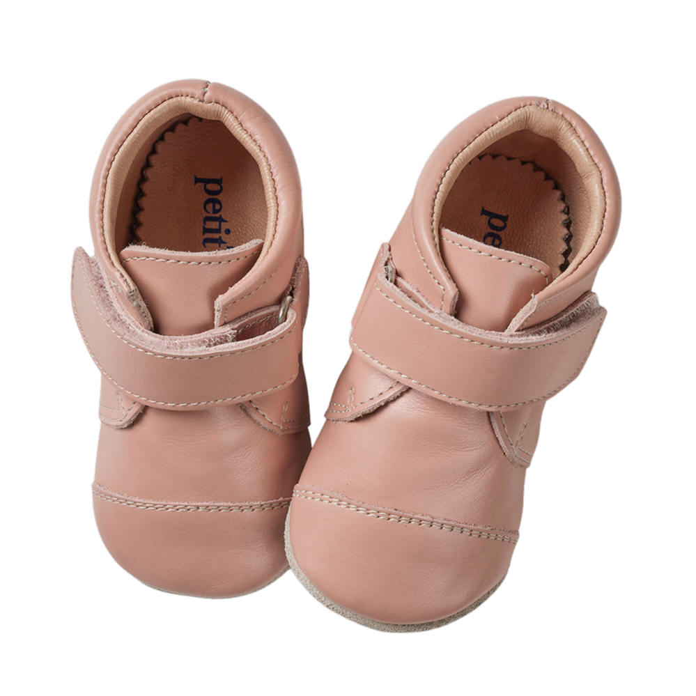 Chausson Petit Nord  pour bébé " Shoe with velcro" dans un joli rose, avec des velcro.