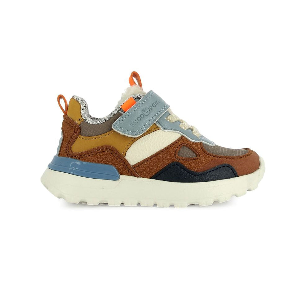 Espadrille pour enfant légère brune et beu avec semelle blanche et velcro. 